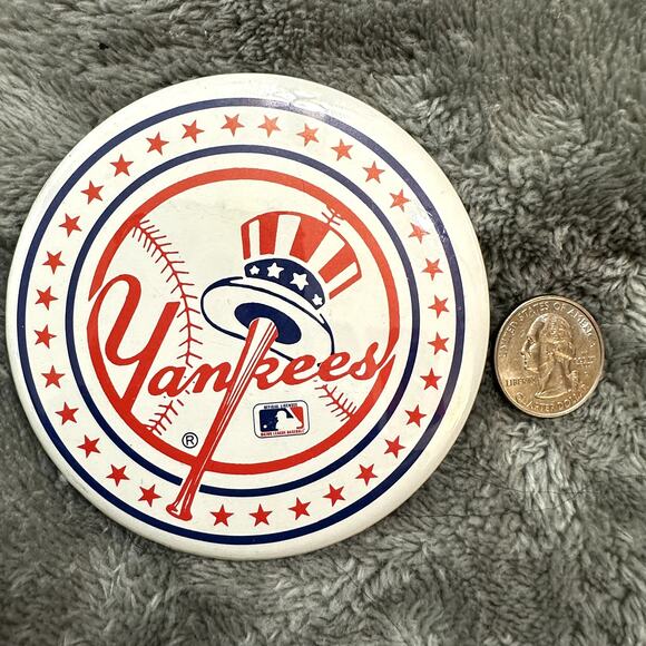 Vintage 60s 70’s 80’s MLB New York Yankees Baseball Souvenir Pin Back Button - Picture 2 of 3